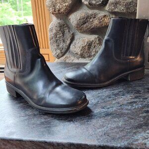 L.L. Bean Black Leather Rounded Toe Slip-On Boots Size 8.5M